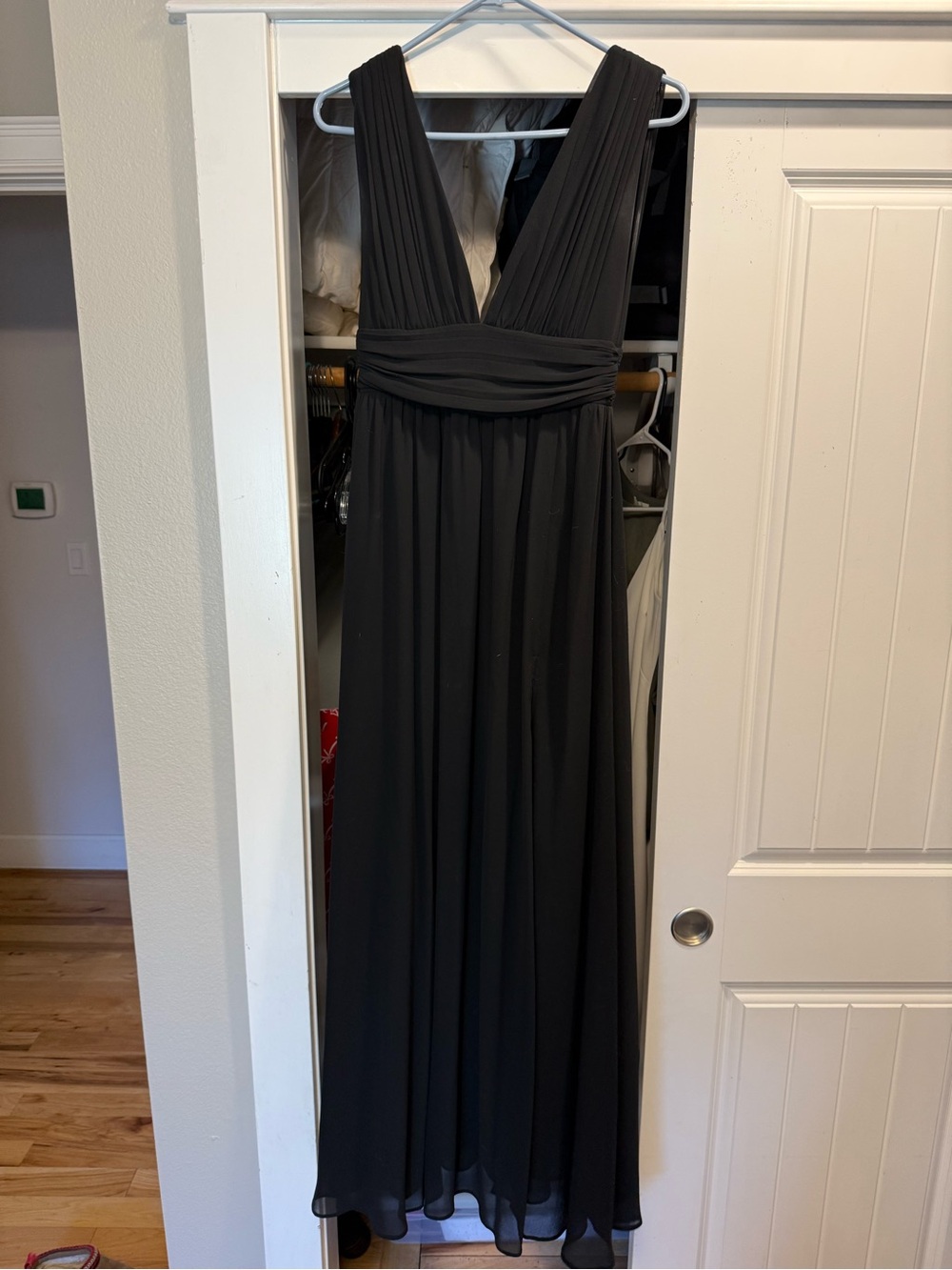 Lulu's Black V-Neck Pleated Maxi Dress